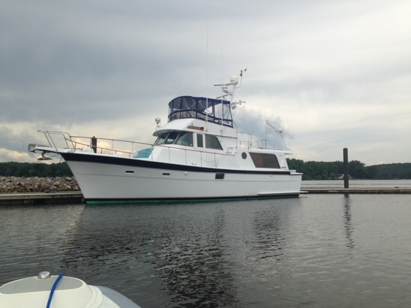 48' Hatteras port forward profile1
