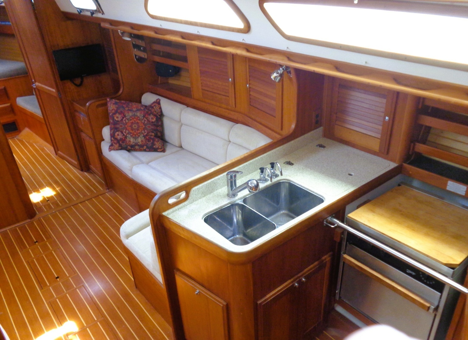 SHOWTIME 43ft Sabre Yacht For Sale