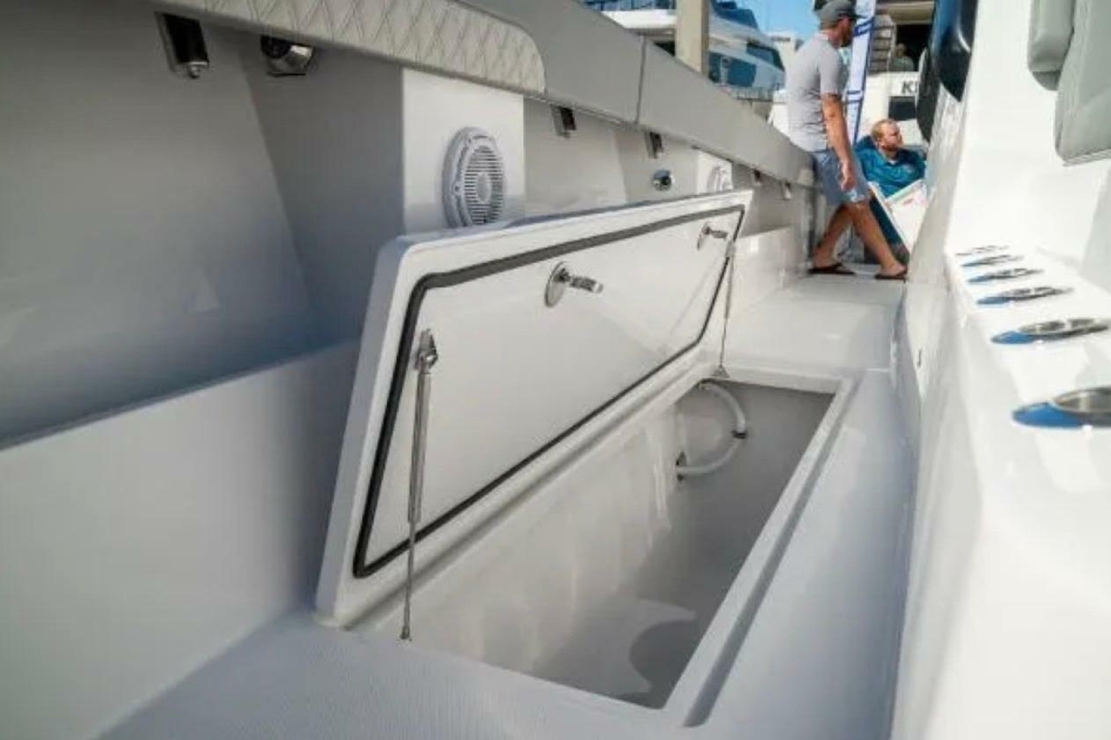 Front Runner 37 Catamaran Yacht For Sale