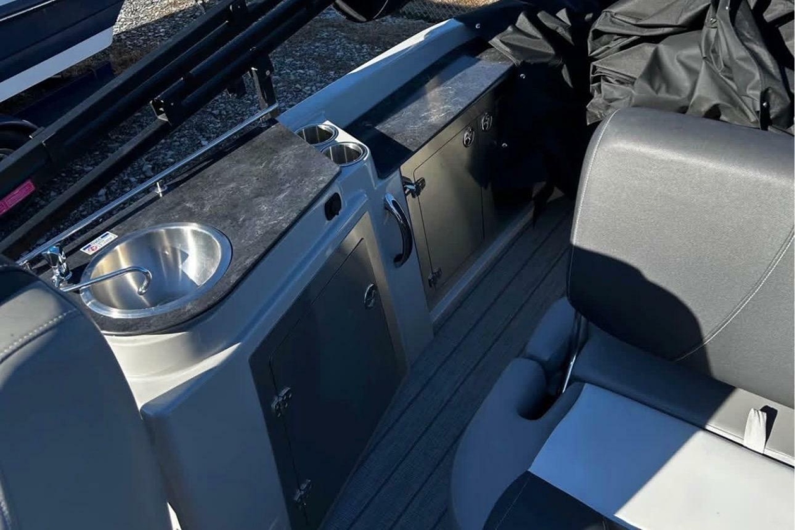 27ft Starcraft Yacht For Sale