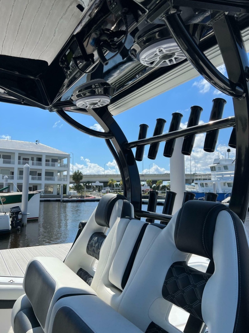 Tidewater 320 CC Adventure Yacht For Sale