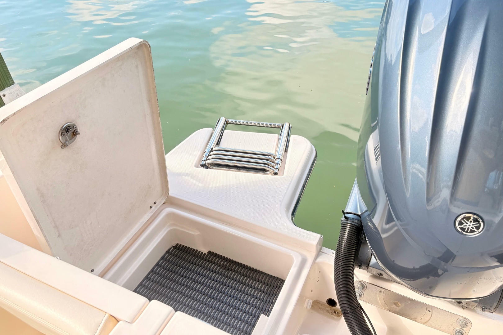 24ft Grady White Yacht For Sale