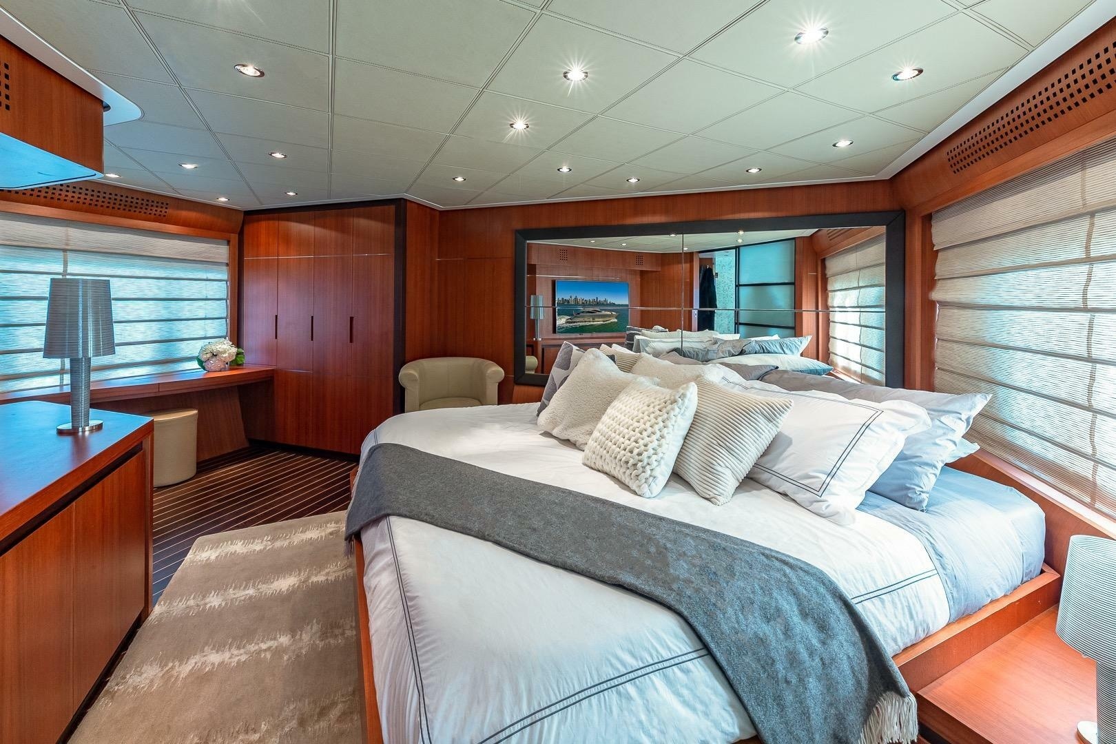 2008 Pershing 90