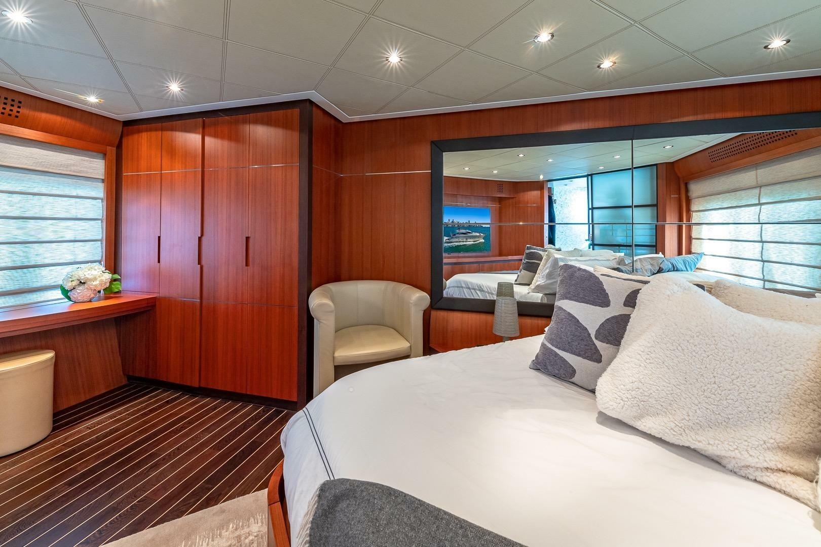 2008 Pershing 90