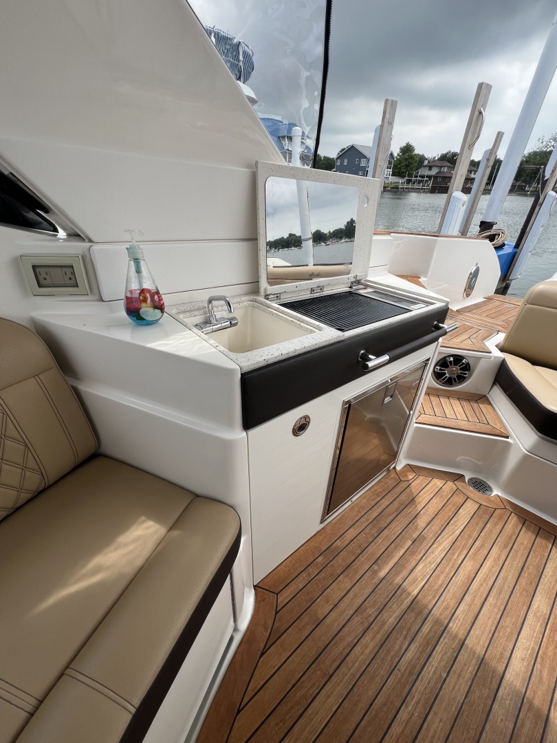 FUN DREAM 35ft Sea Ray Yacht For Sale