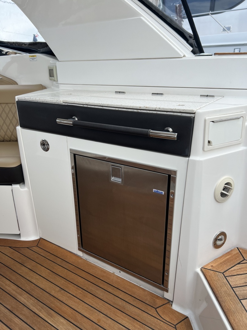 Sea Ray 350 SLX Yacht For Sale