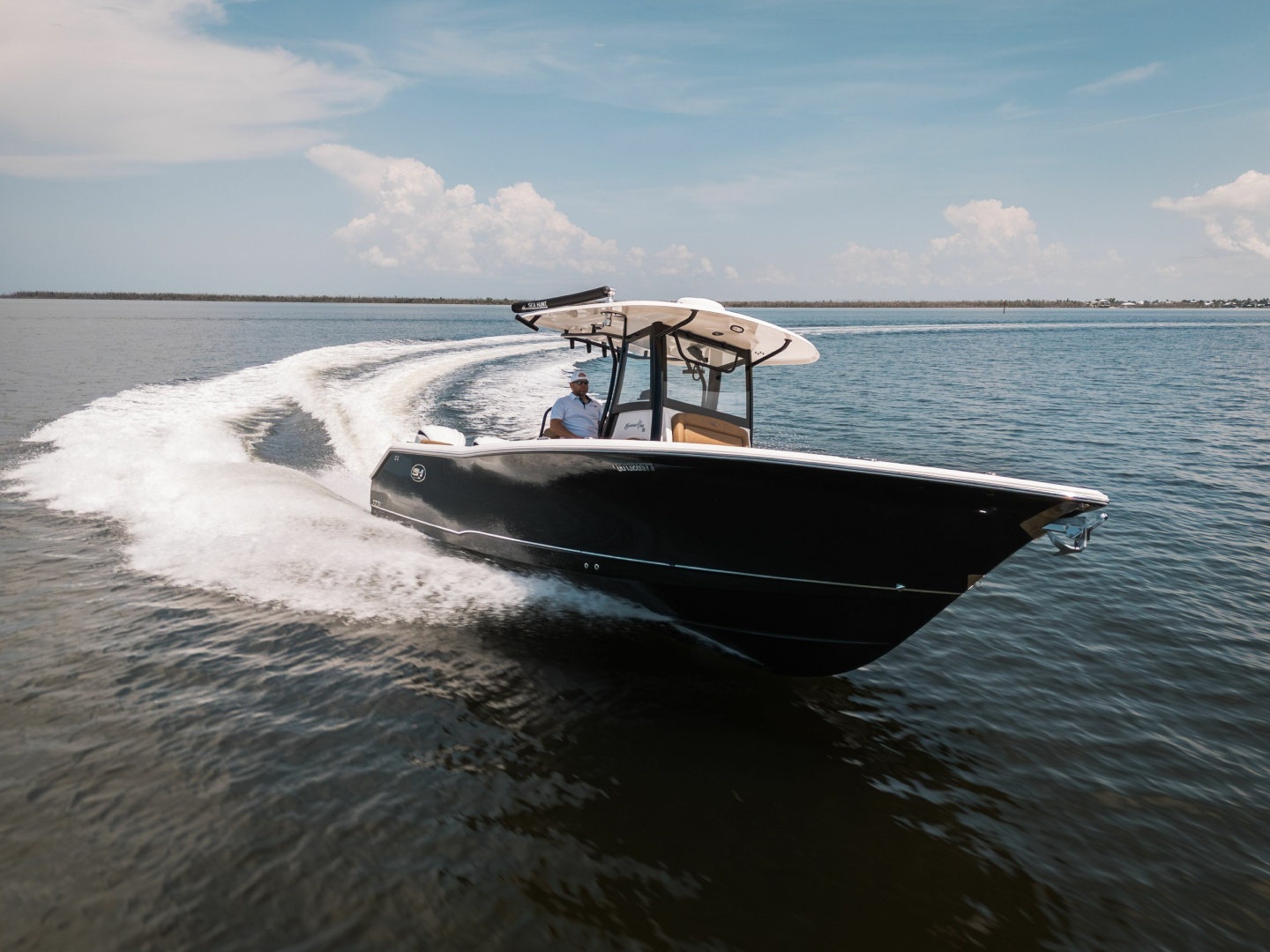 2022 Sea Hunt Gamefish 30 Coffin Box