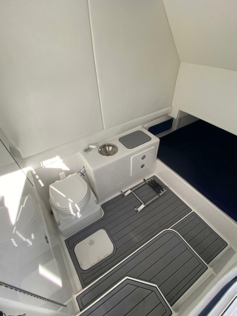 Front Runner 39 Center Console Yacht For Sale