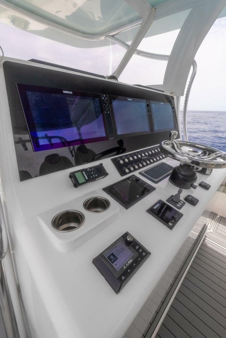 Front Runner 39 Center Console Yacht For Sale