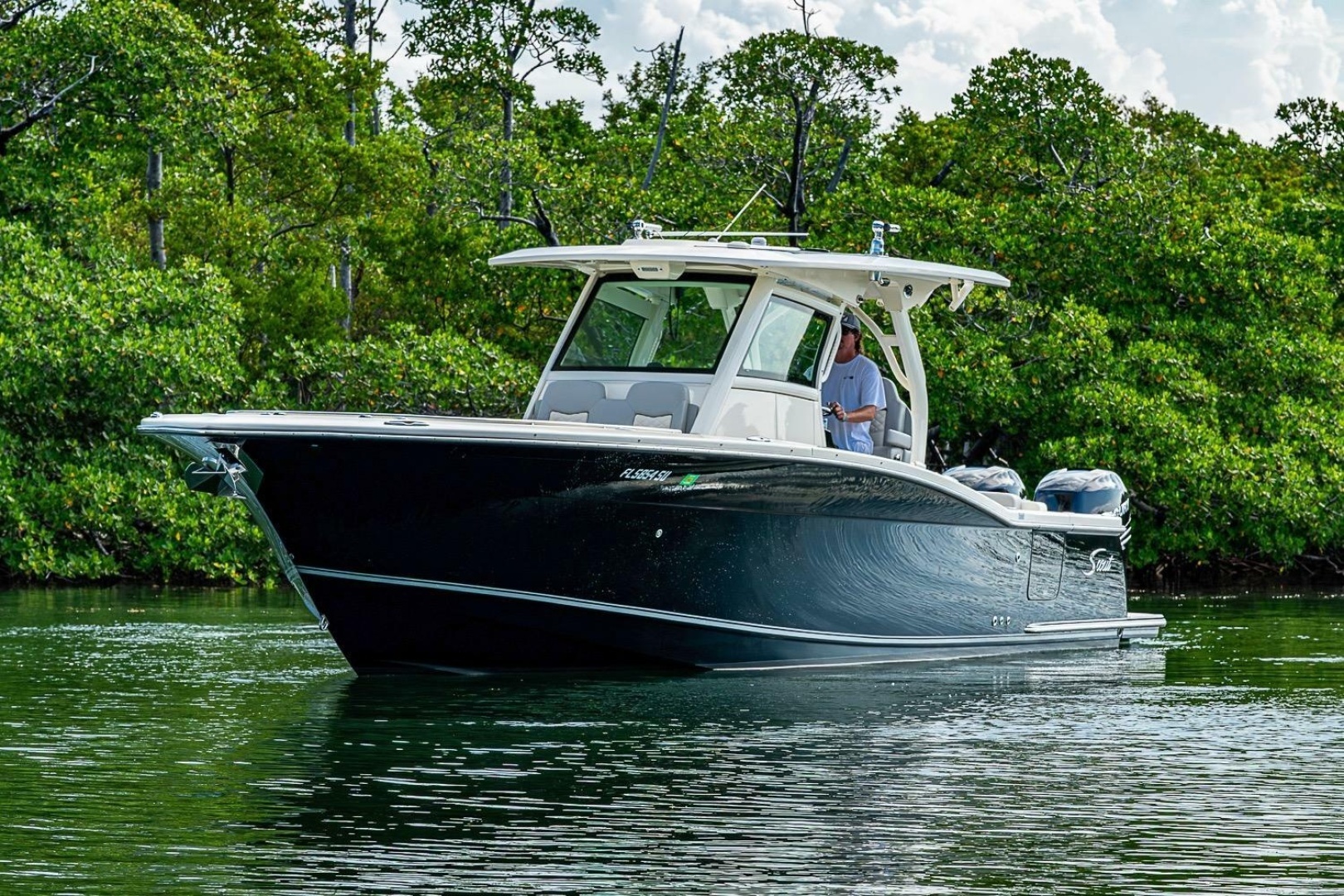 Scout 330 LXF Yacht For Sale