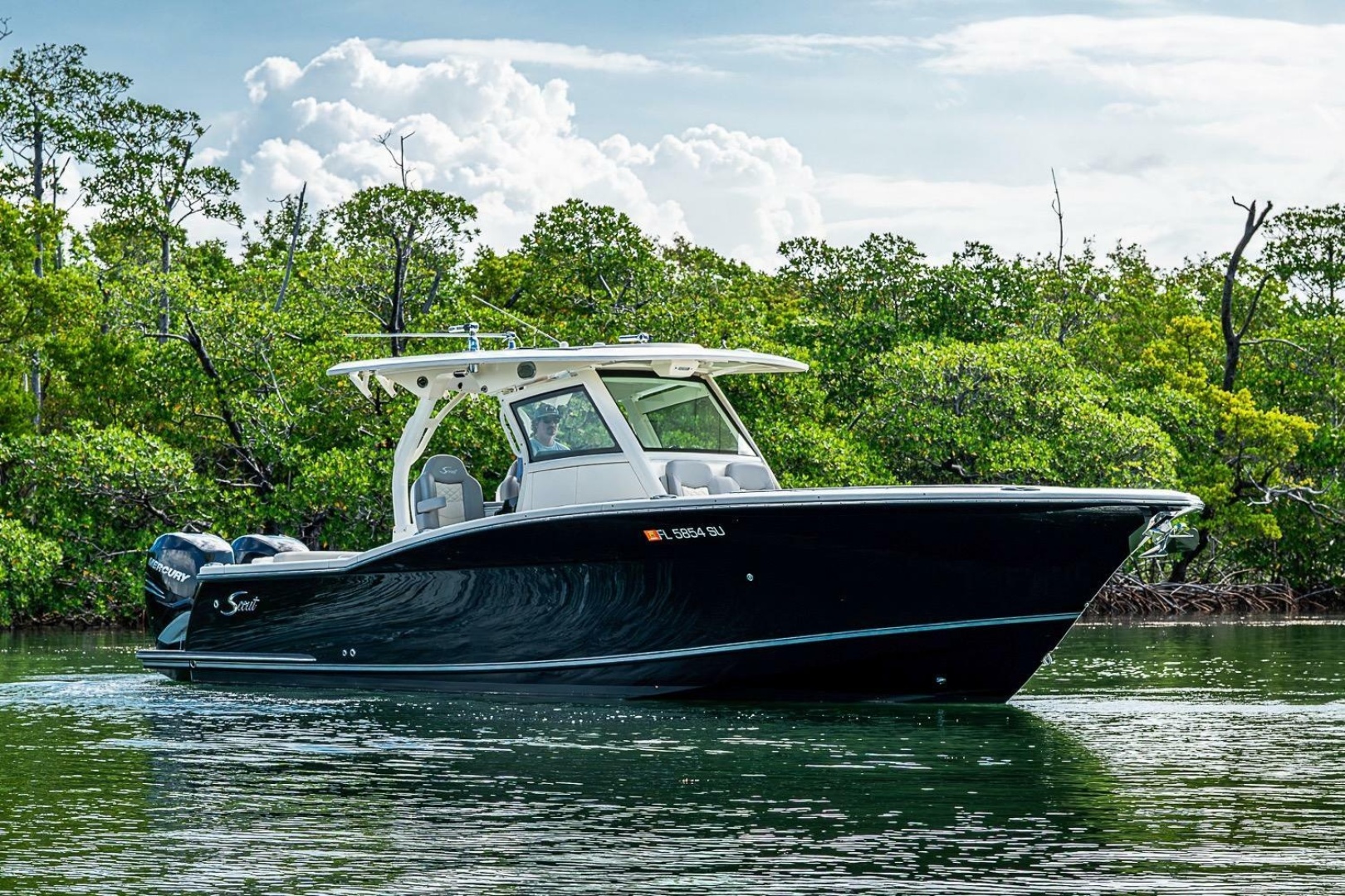 2021 Scout 330 LXF