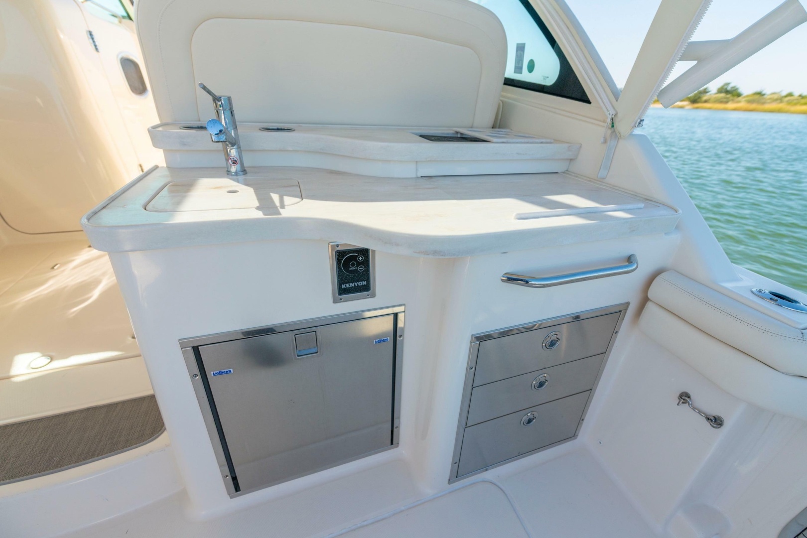2019 Grady-White Freedom 375