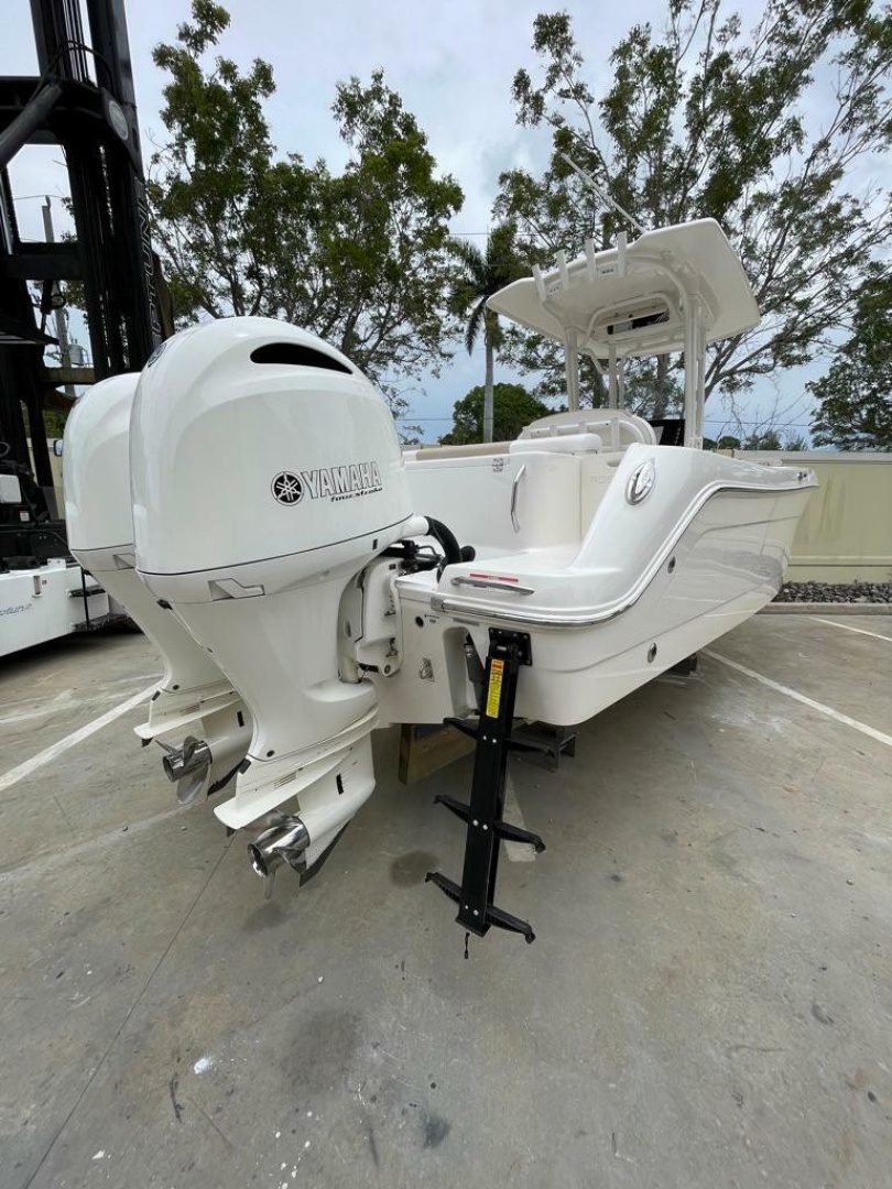 24ft Robalo Yacht For Sale