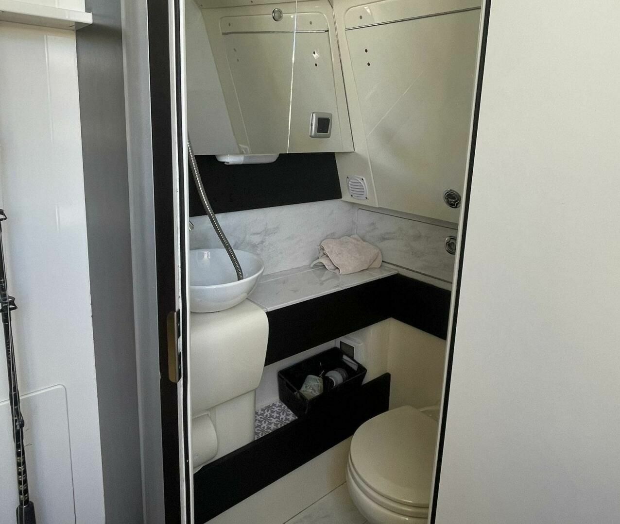 Scout 380 LXF — Shady Lady 2 - Photo 36