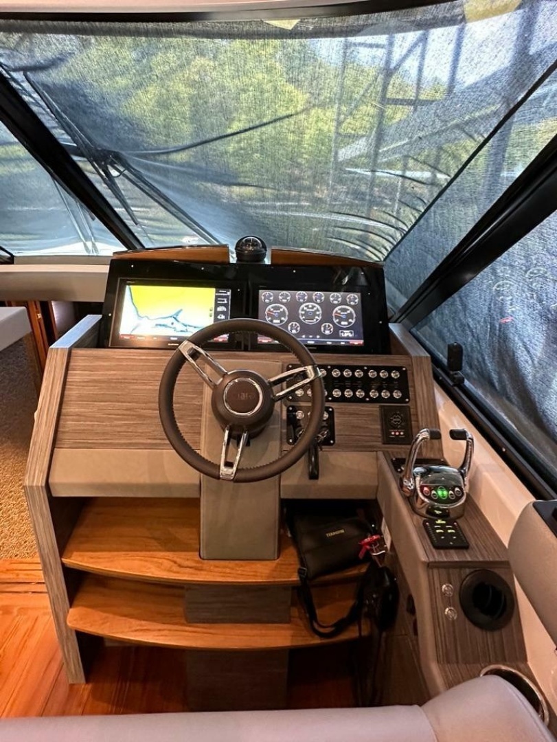 Tiara Yachts C53 Coupe — DO IT ALL - Photo 12