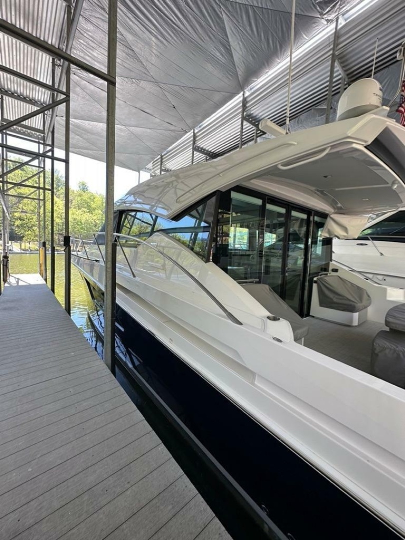 Tiara Yachts C53 Coupe — DO IT ALL - Photo 23