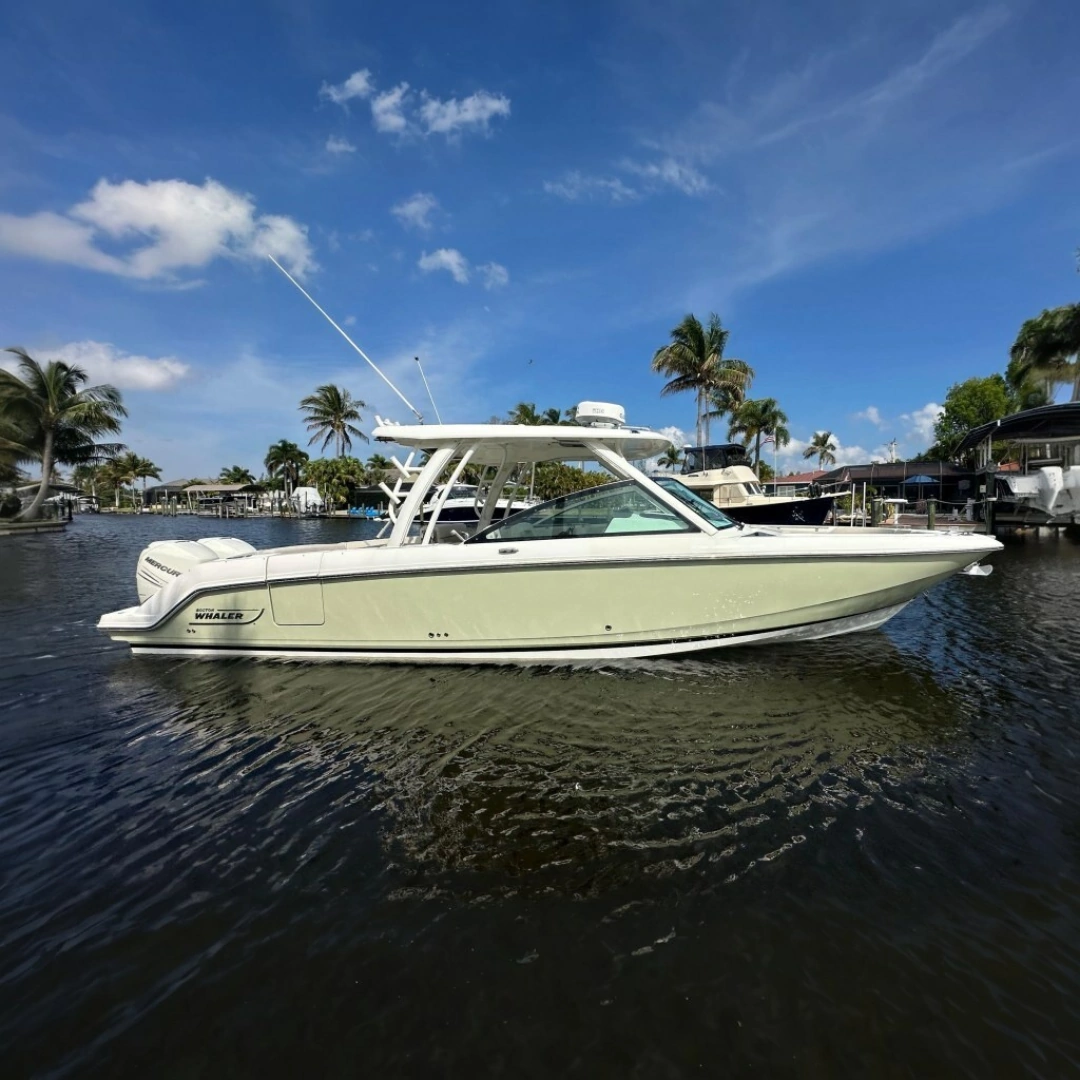 2018 Boston Whaler 320 Vantage - photo 1 of 27