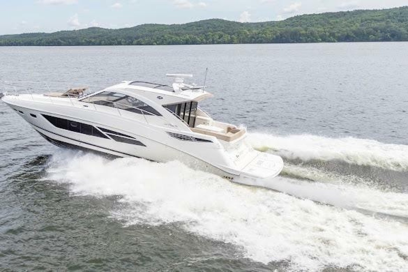 Sea Ray Sundancer 510 Yacht For Sale