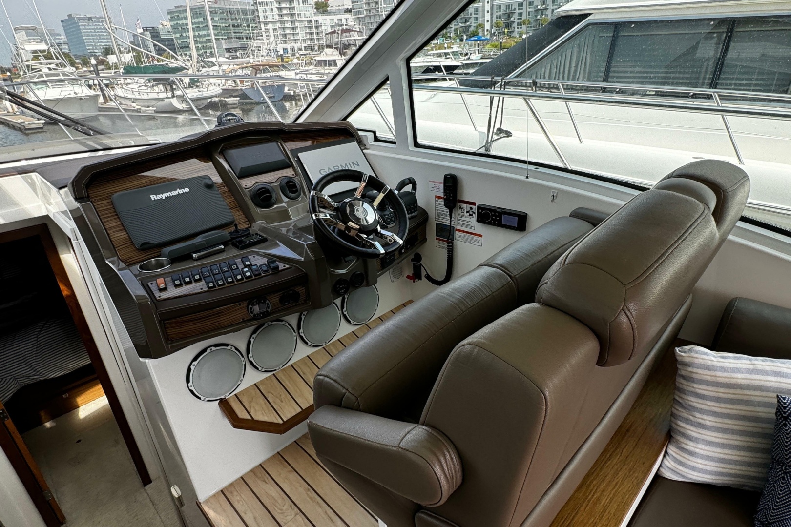 45ft Cruisers Yachts Yacht For Sale