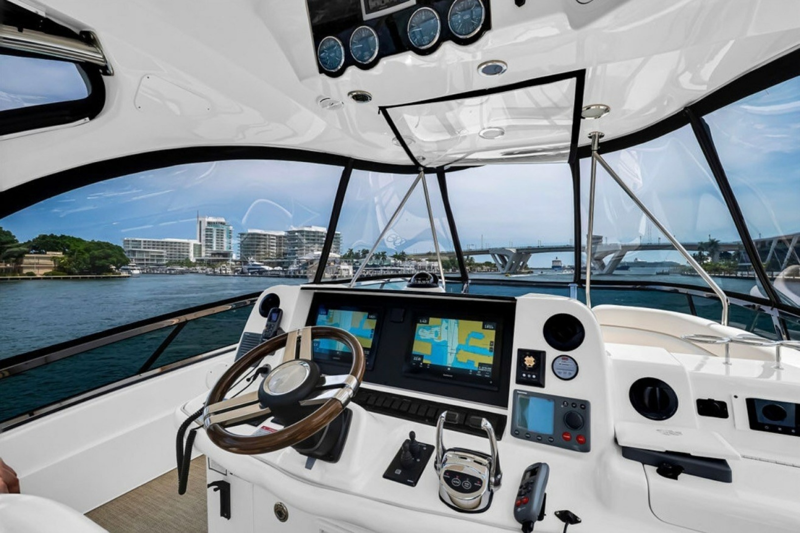 2010 Sea Ray 52 Sedan Bridge