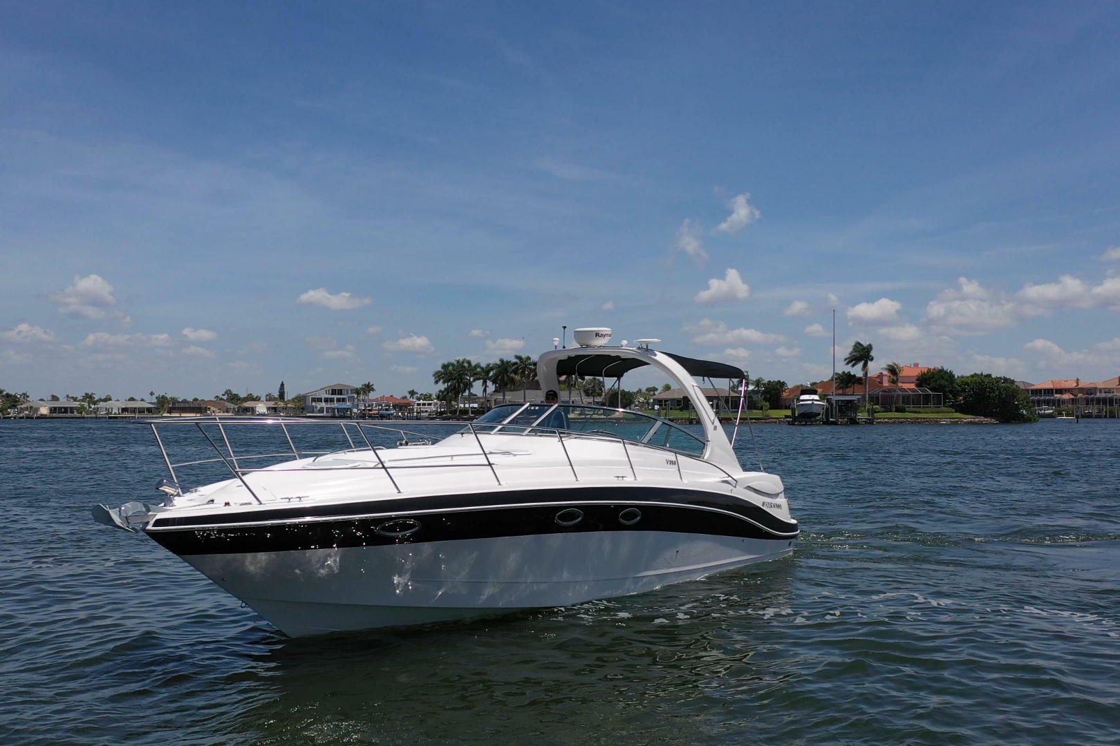 37ft Four Winns Yacht For Sale