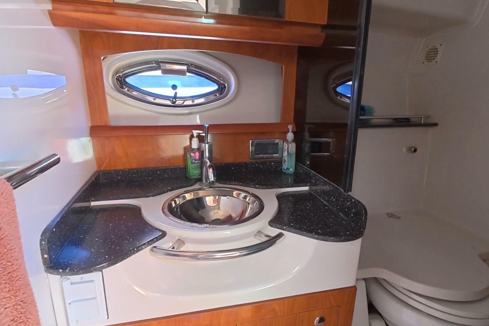 37ft Four Winns Yacht For Sale