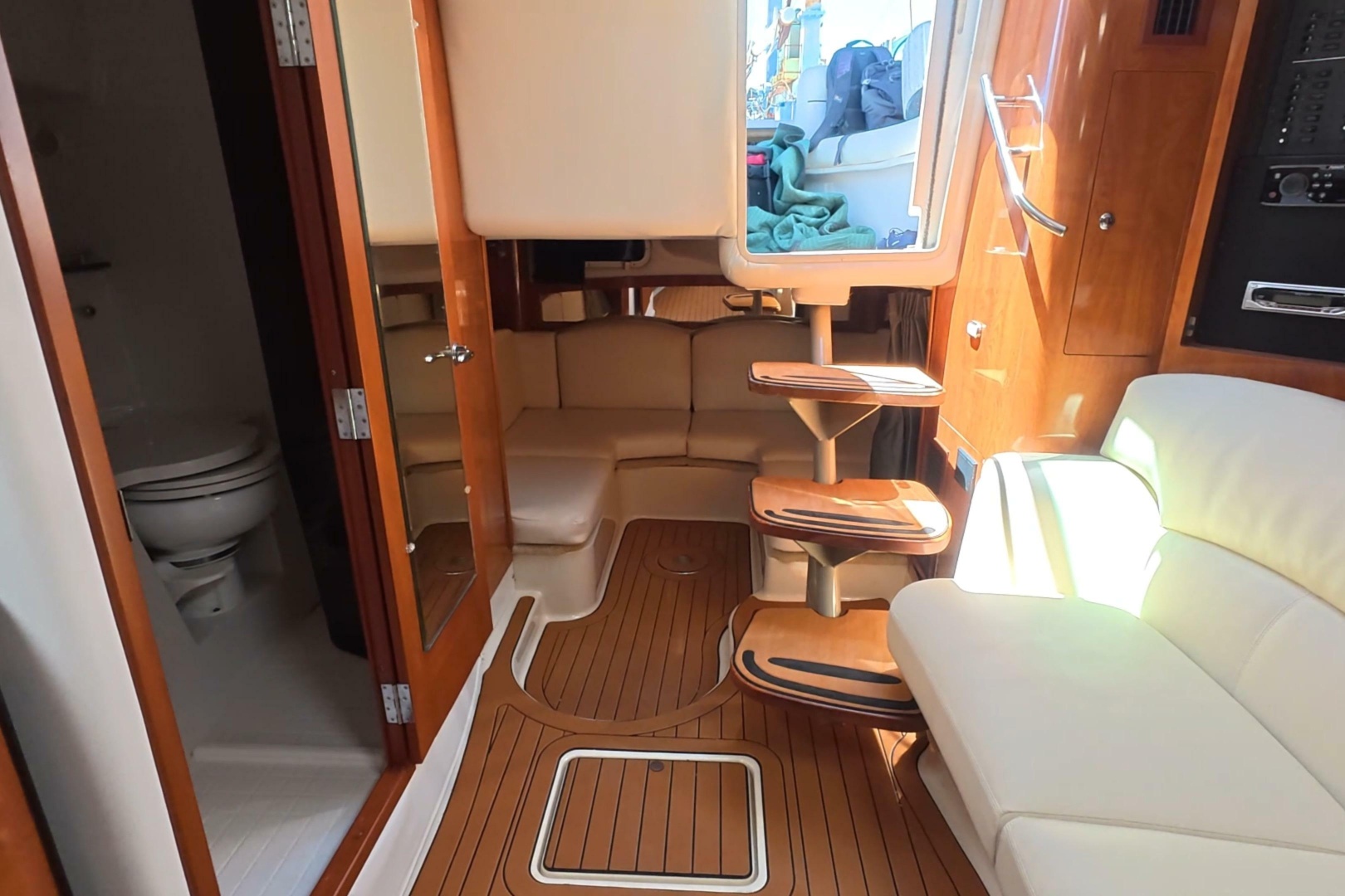 37ft Four Winns Yacht For Sale
