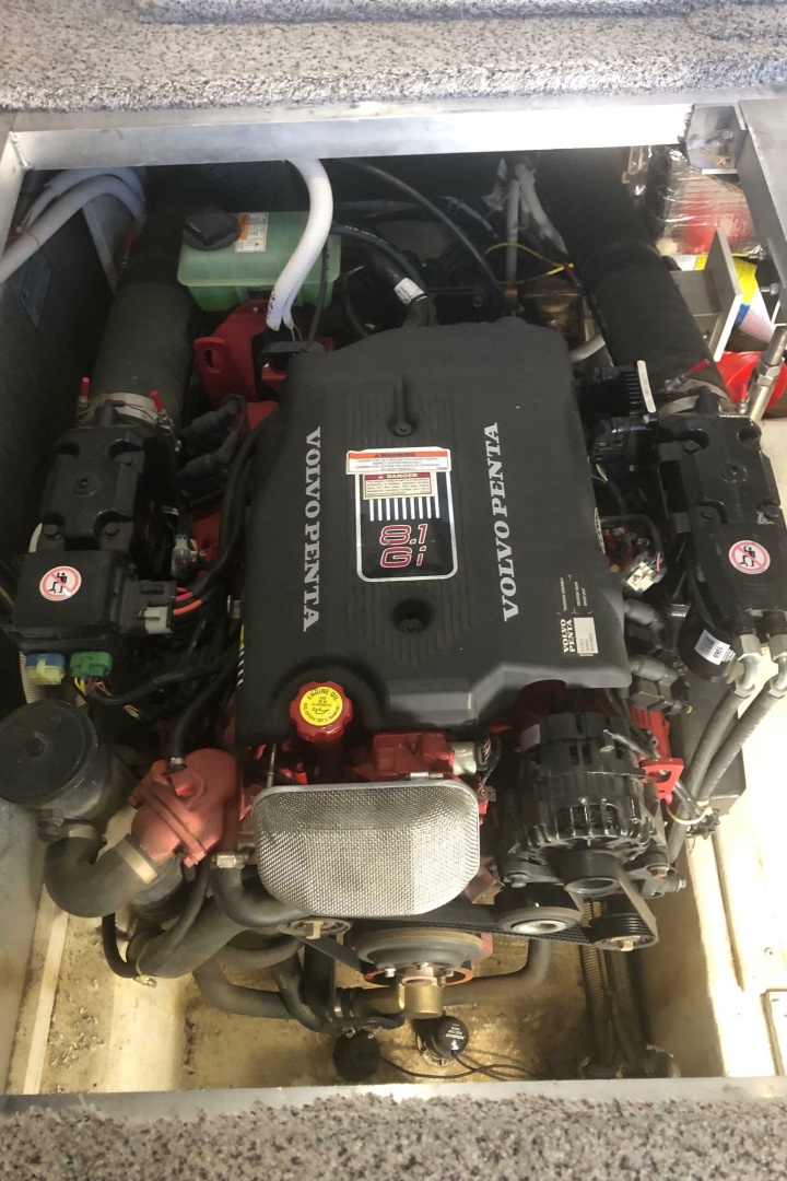 2005 Carver 41 Cockpit Motor Yacht