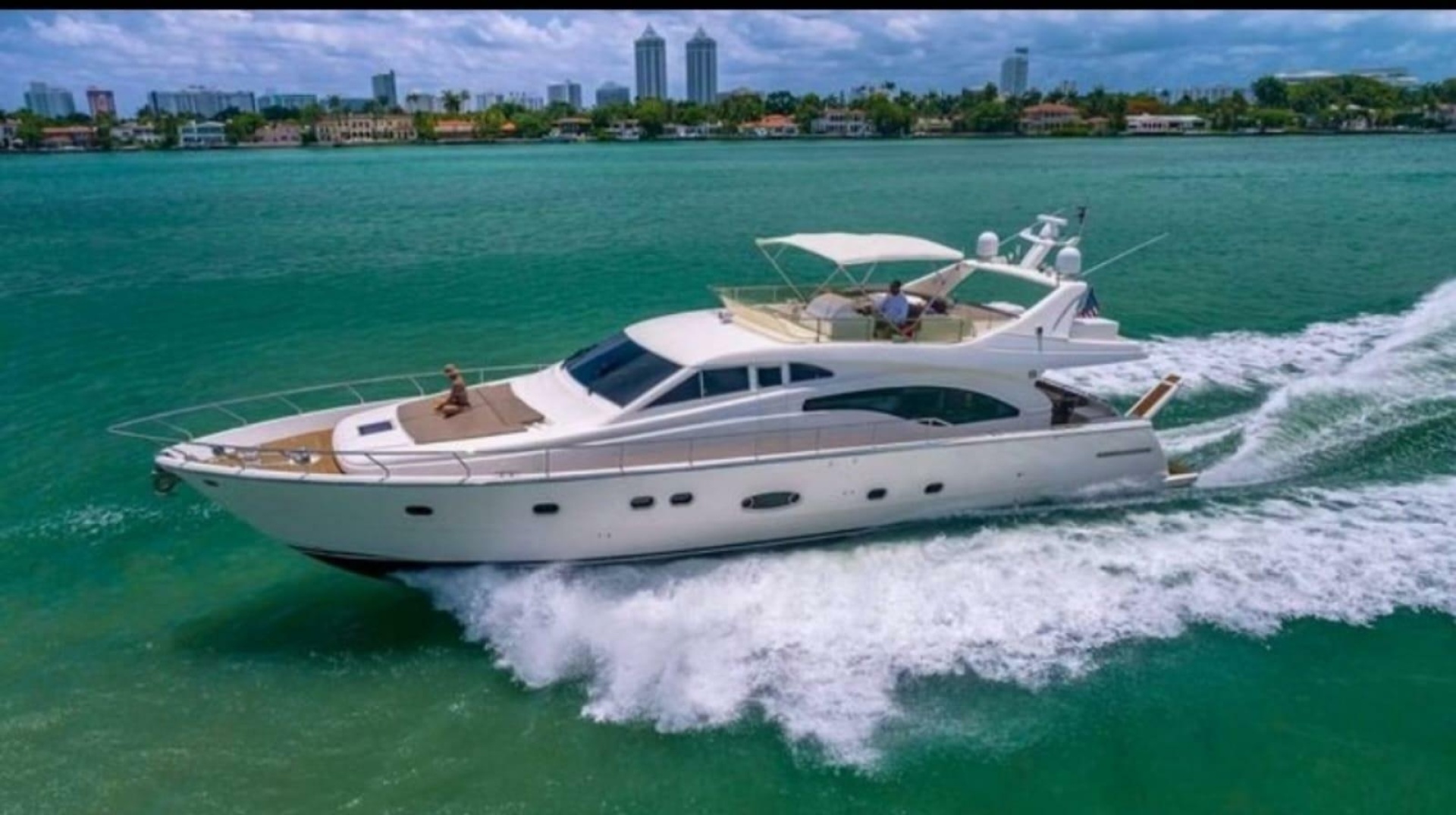 2005 Ferretti Yachts 680