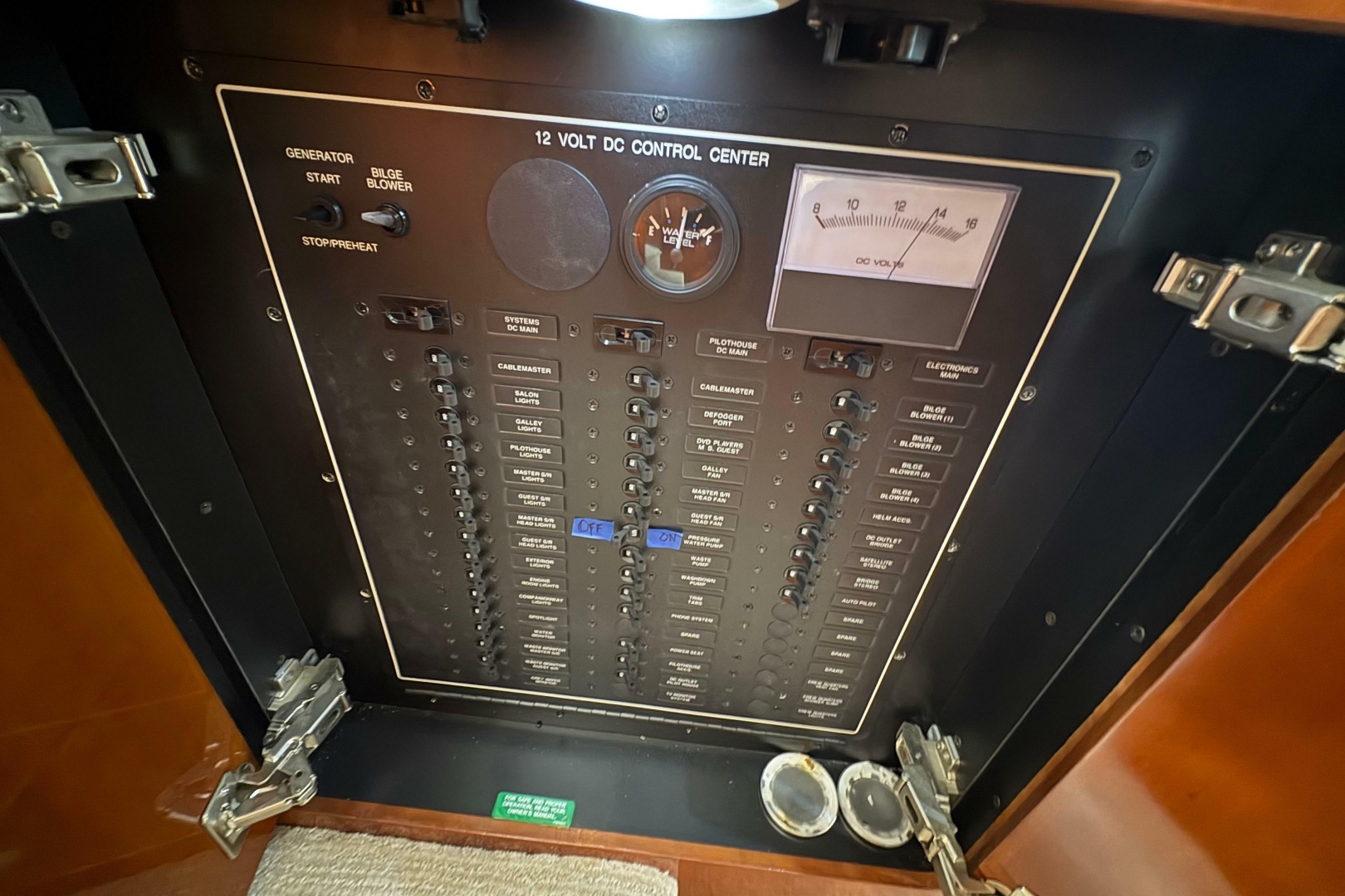 2004 Carver 560 Voyager