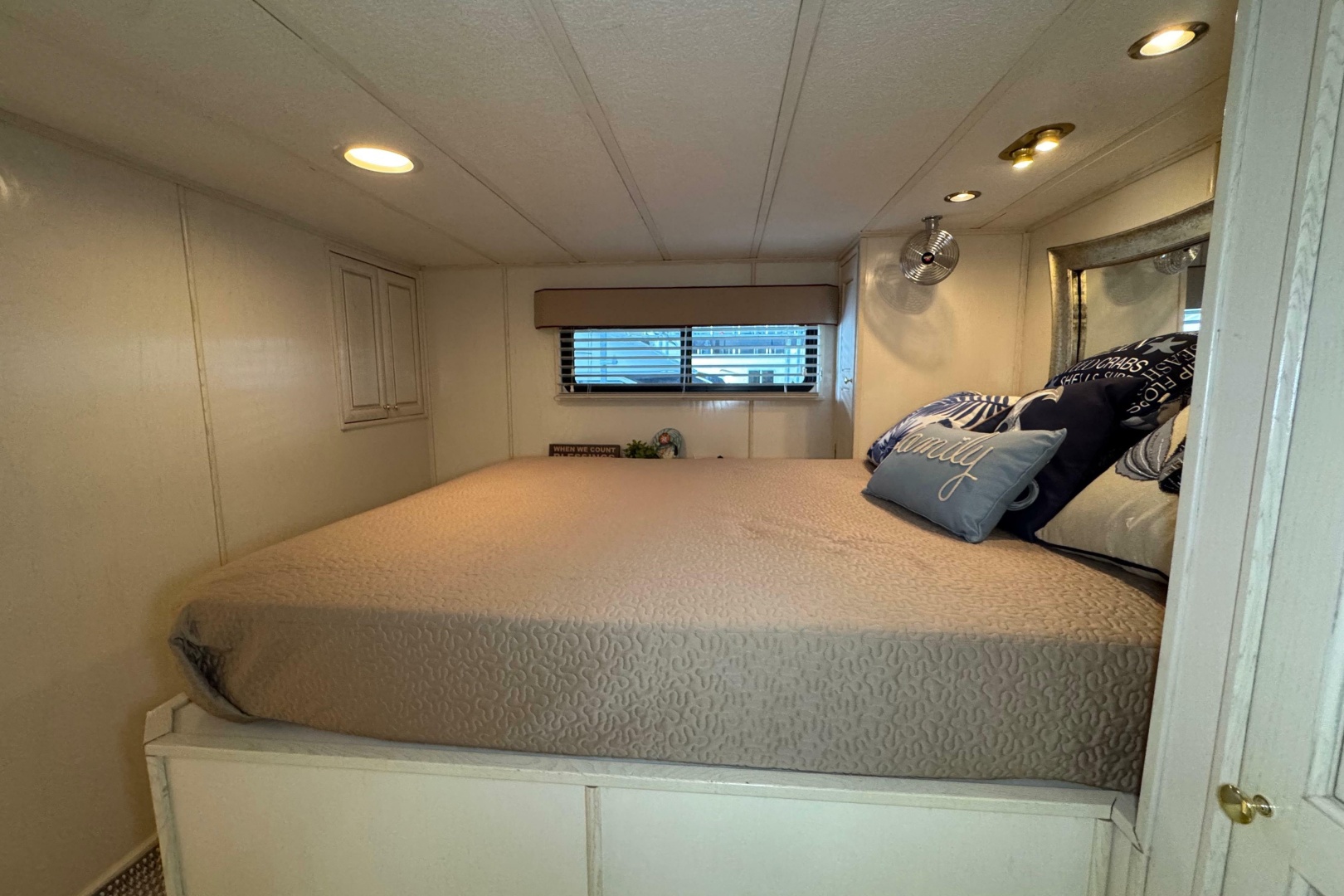 71ft Stardust Cruisers Yacht For Sale 71ft Stardust Cruisers Yacht For Sale