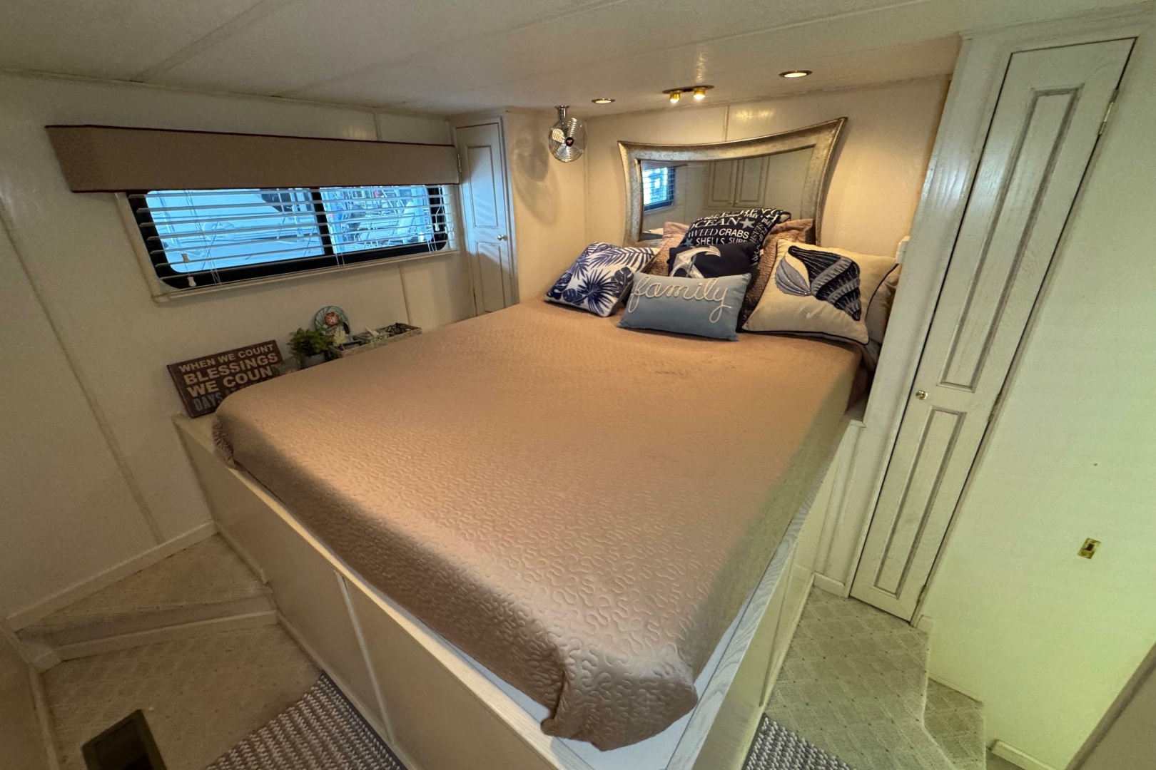 71ft Stardust Cruisers Yacht For Sale 71ft Stardust Cruisers Yacht For Sale