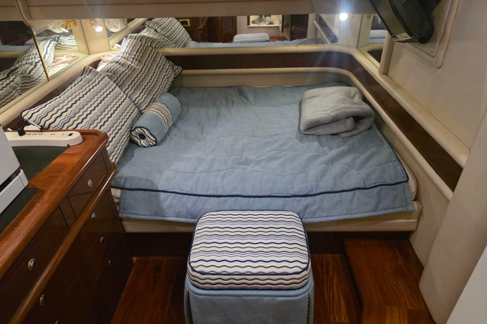 Sea Ray 560 Sedan Bridge — VTL - Photo 71