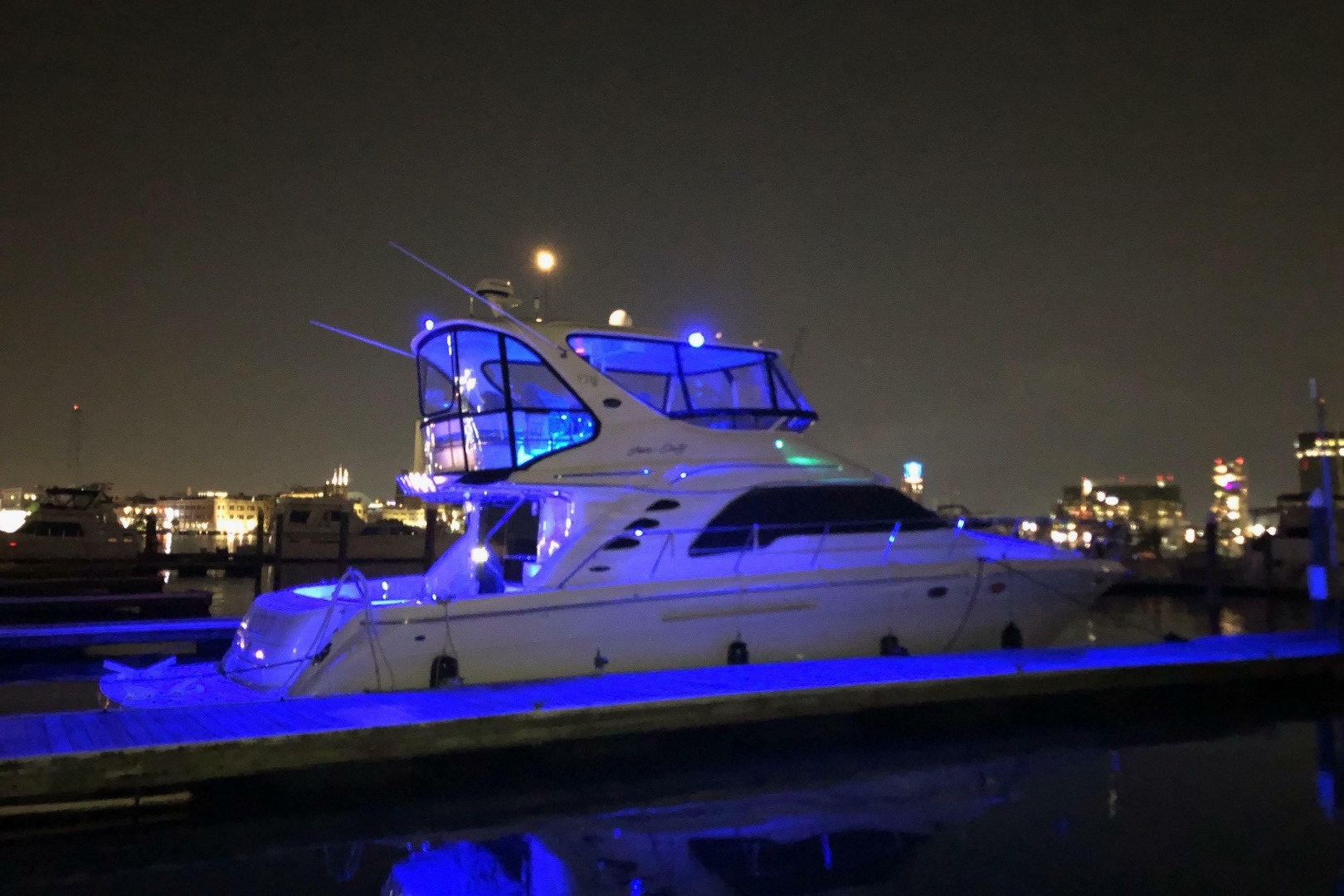 Sea Ray 560 Sedan Bridge — VTL - Photo 2