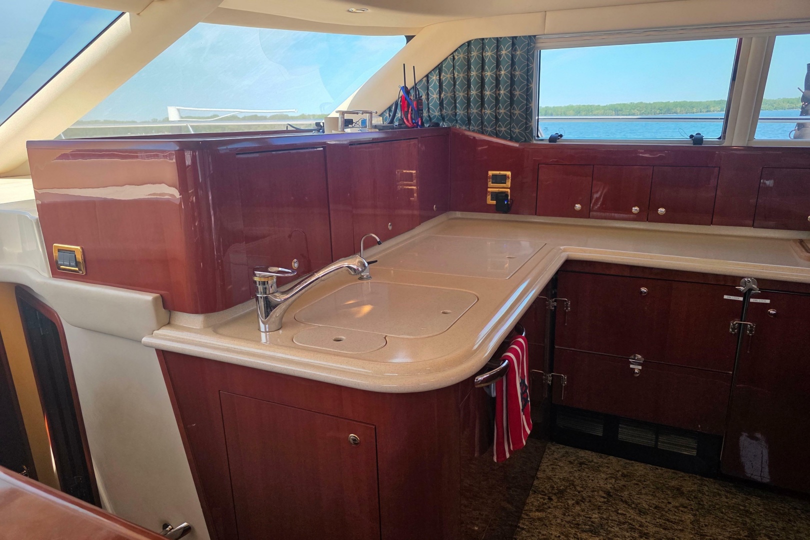 2002 Sea Ray 560 Sedan Bridge