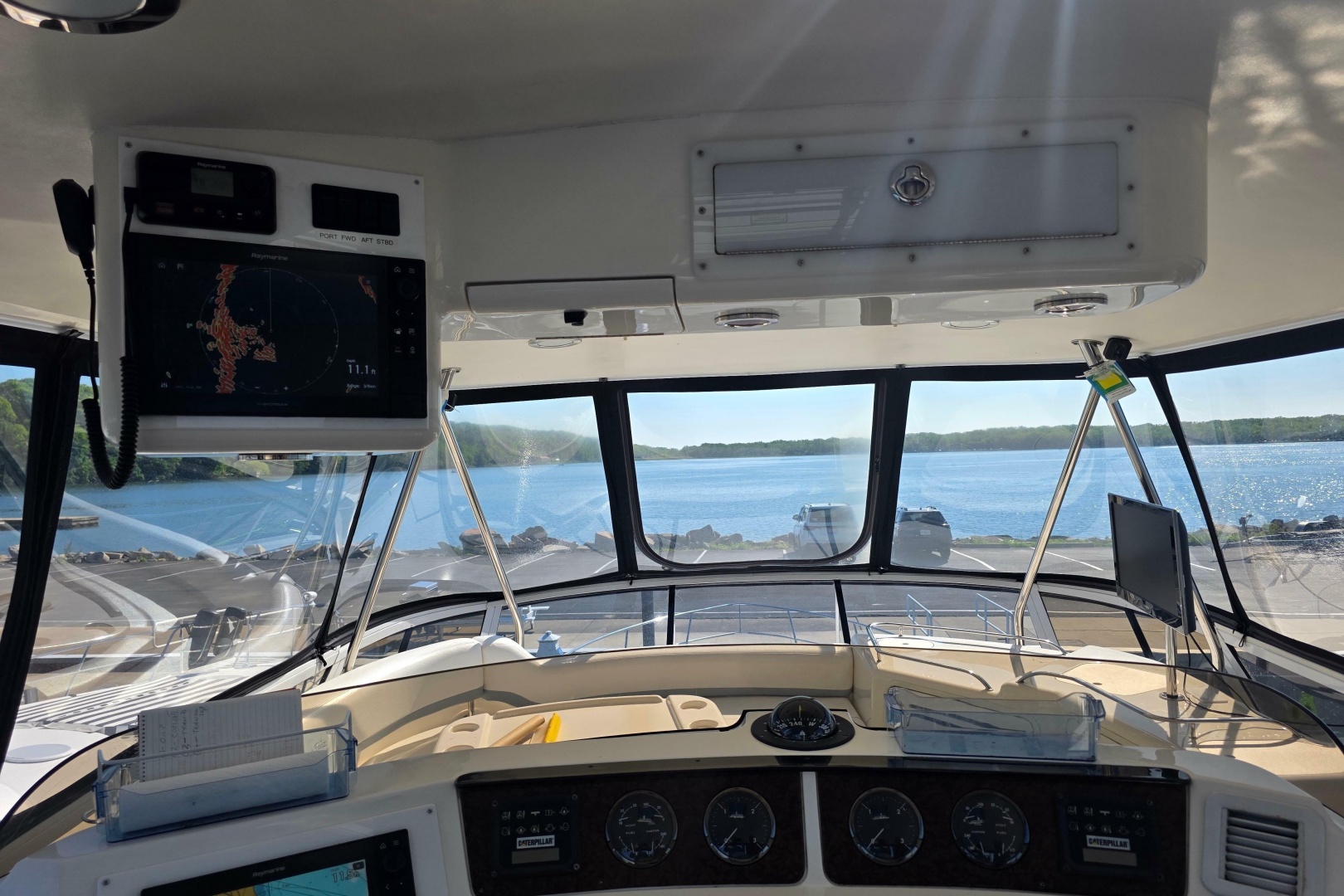 Sea Ray 560 Sedan Bridge — VTL - Photo 32