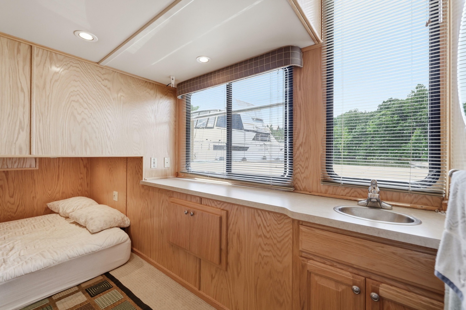 NO GUTS NO STORY 75ft Sumerset Yacht For Sale