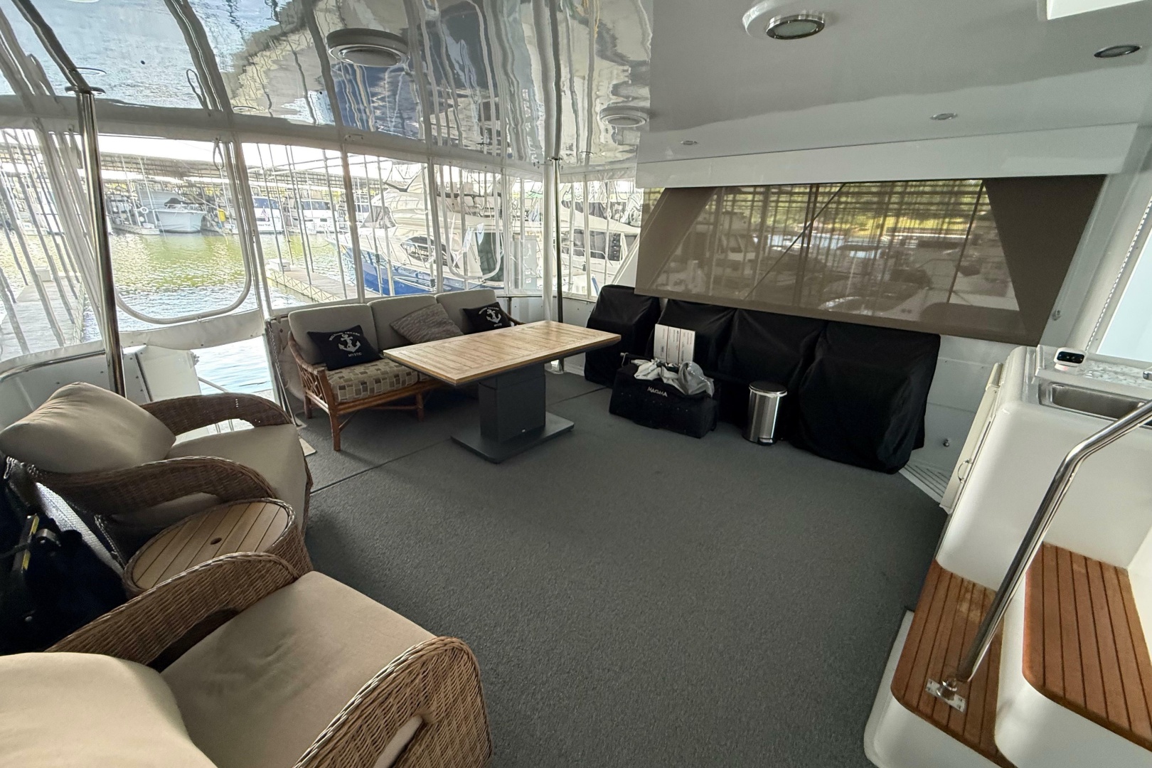 Hatteras 52 Sport Deck Motor Yacht - Photo 16