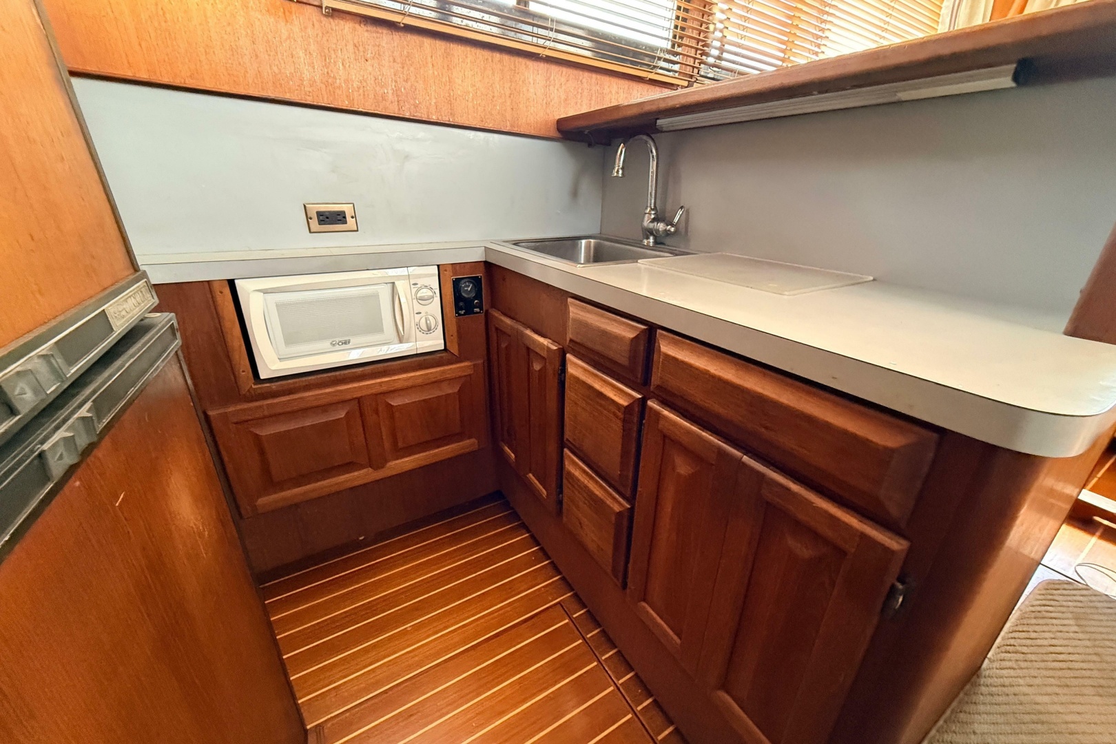 1986 Viking 35 Convertible