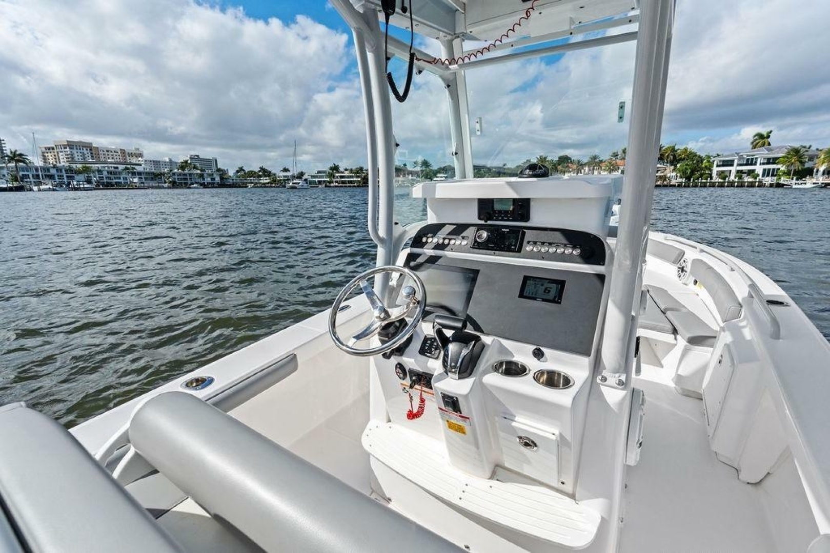2023 Everglades 243 Center Console