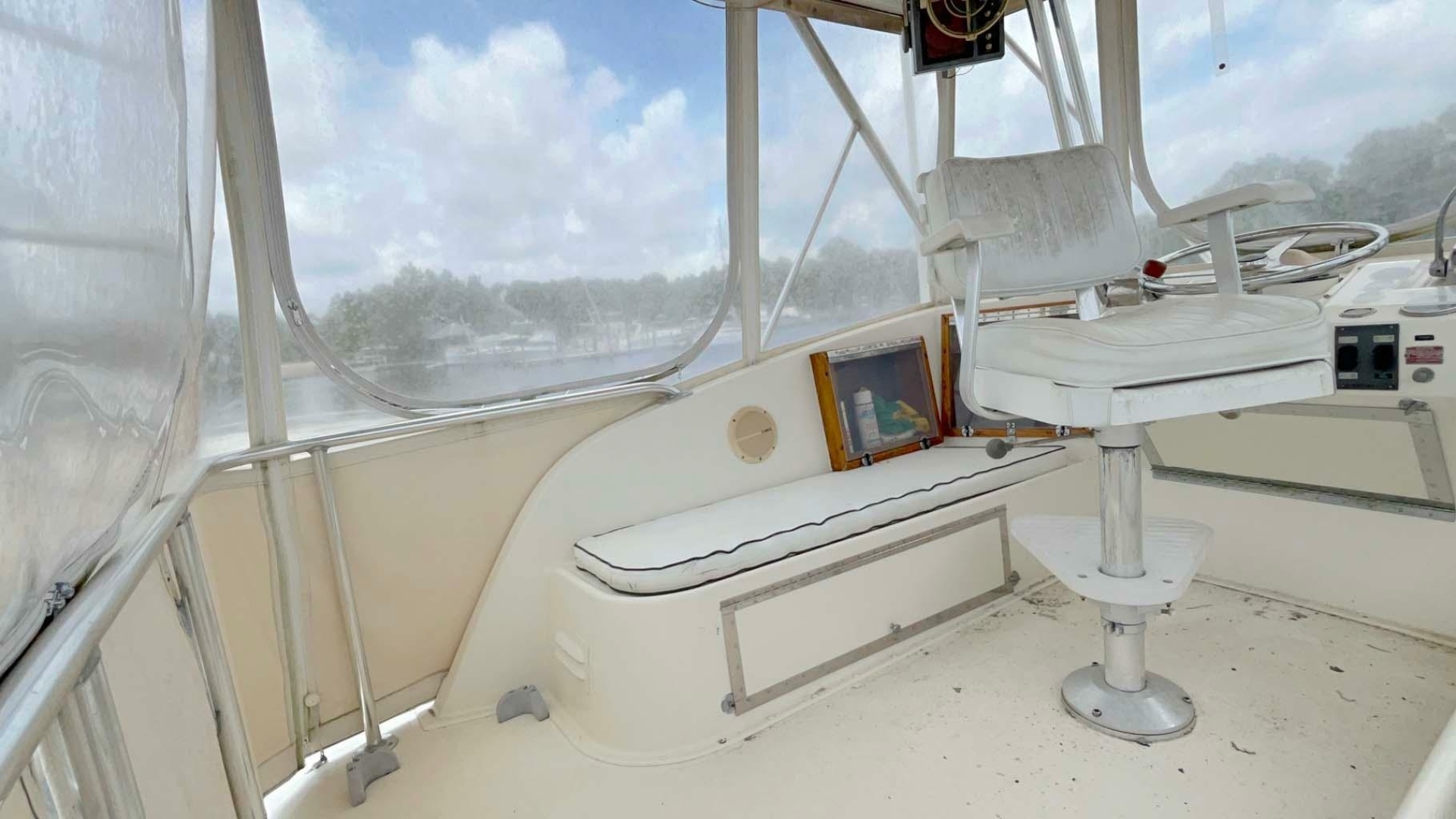 SLOW M OCEAN 36ft Hatteras Yacht For Sale