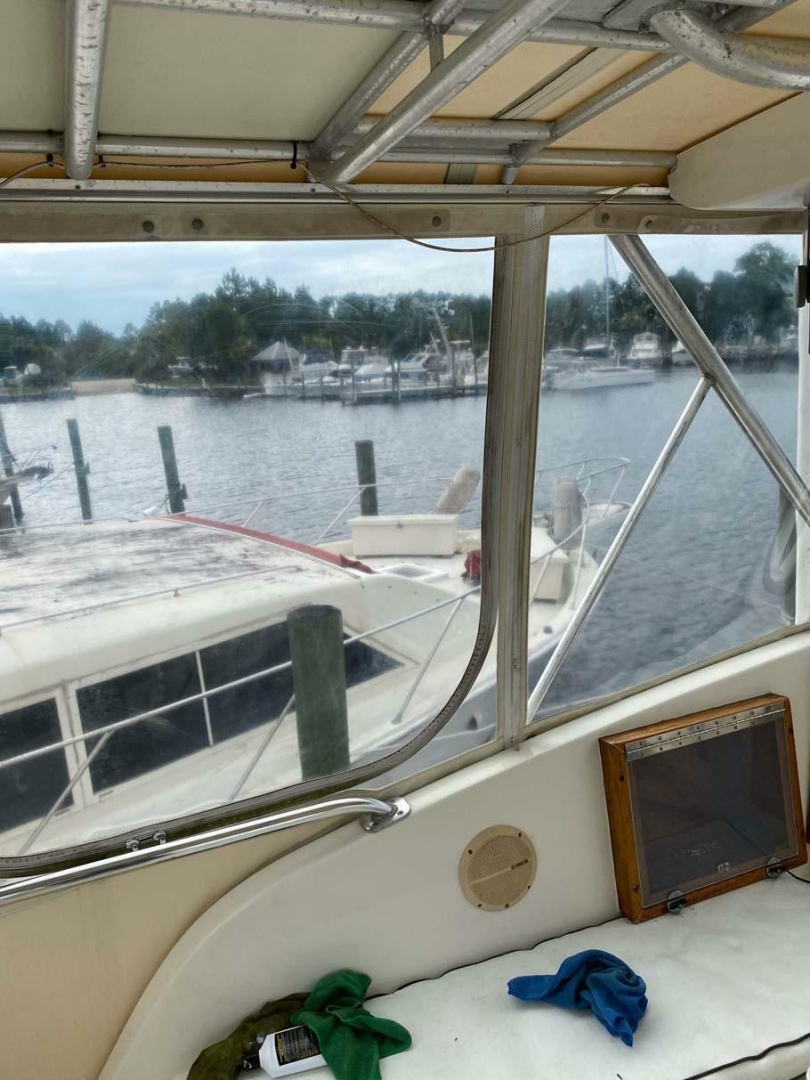 SLOW M OCEAN 36ft Hatteras Yacht For Sale