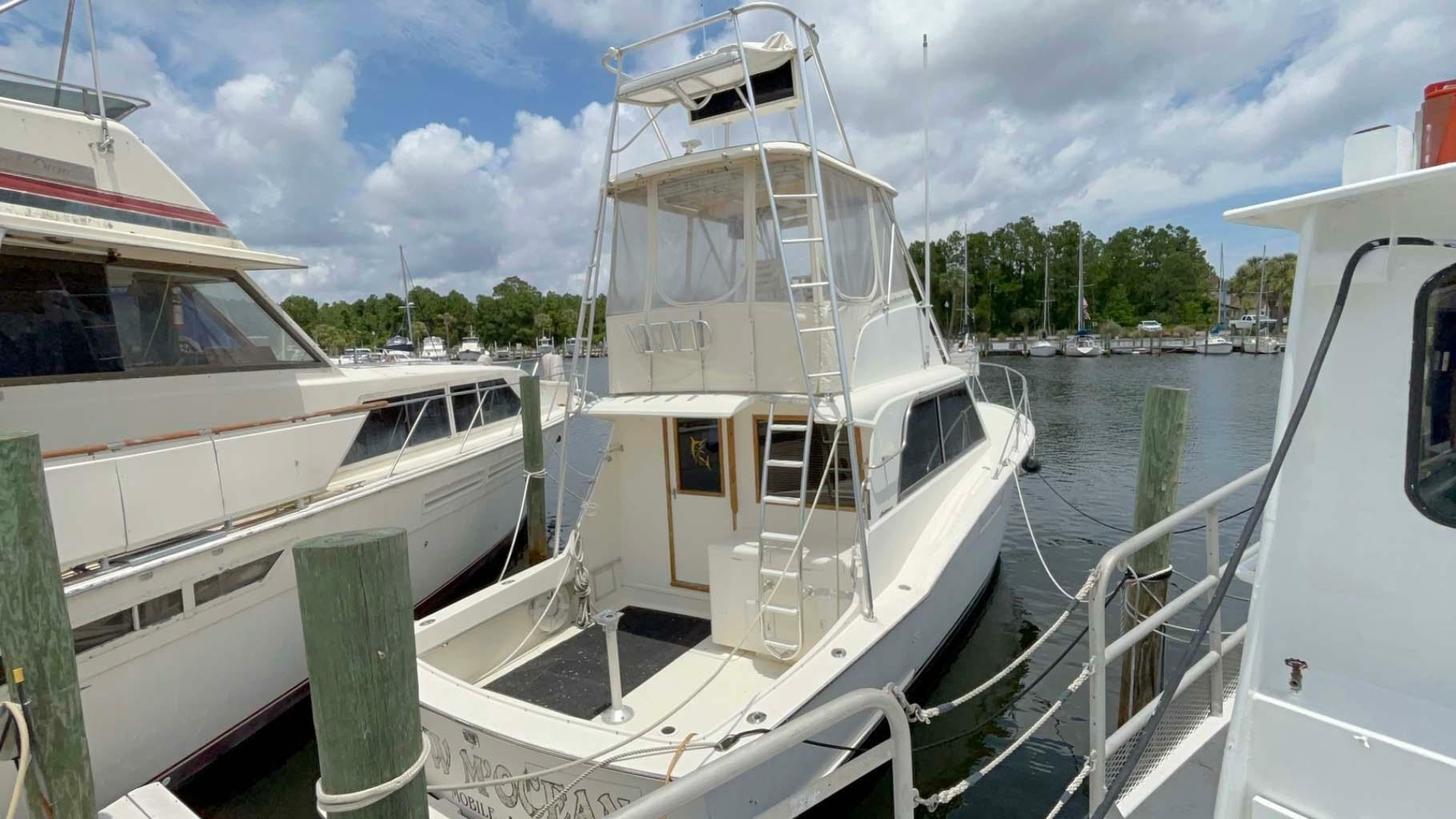 SLOW M OCEAN 36ft Hatteras Yacht For Sale