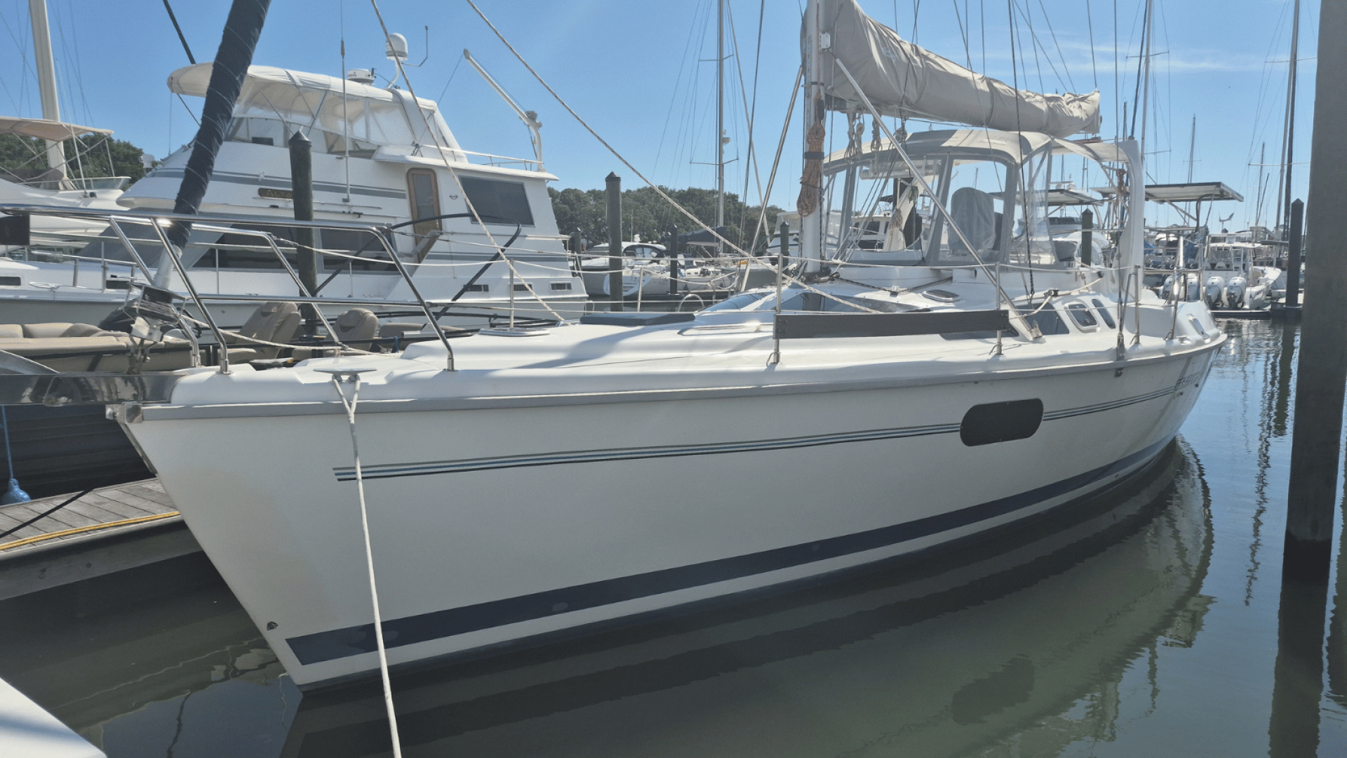 Paws amp Chill 42ft Hunter Yacht For Sale Paws amp Chill 42ft Hunter Yacht For Sale