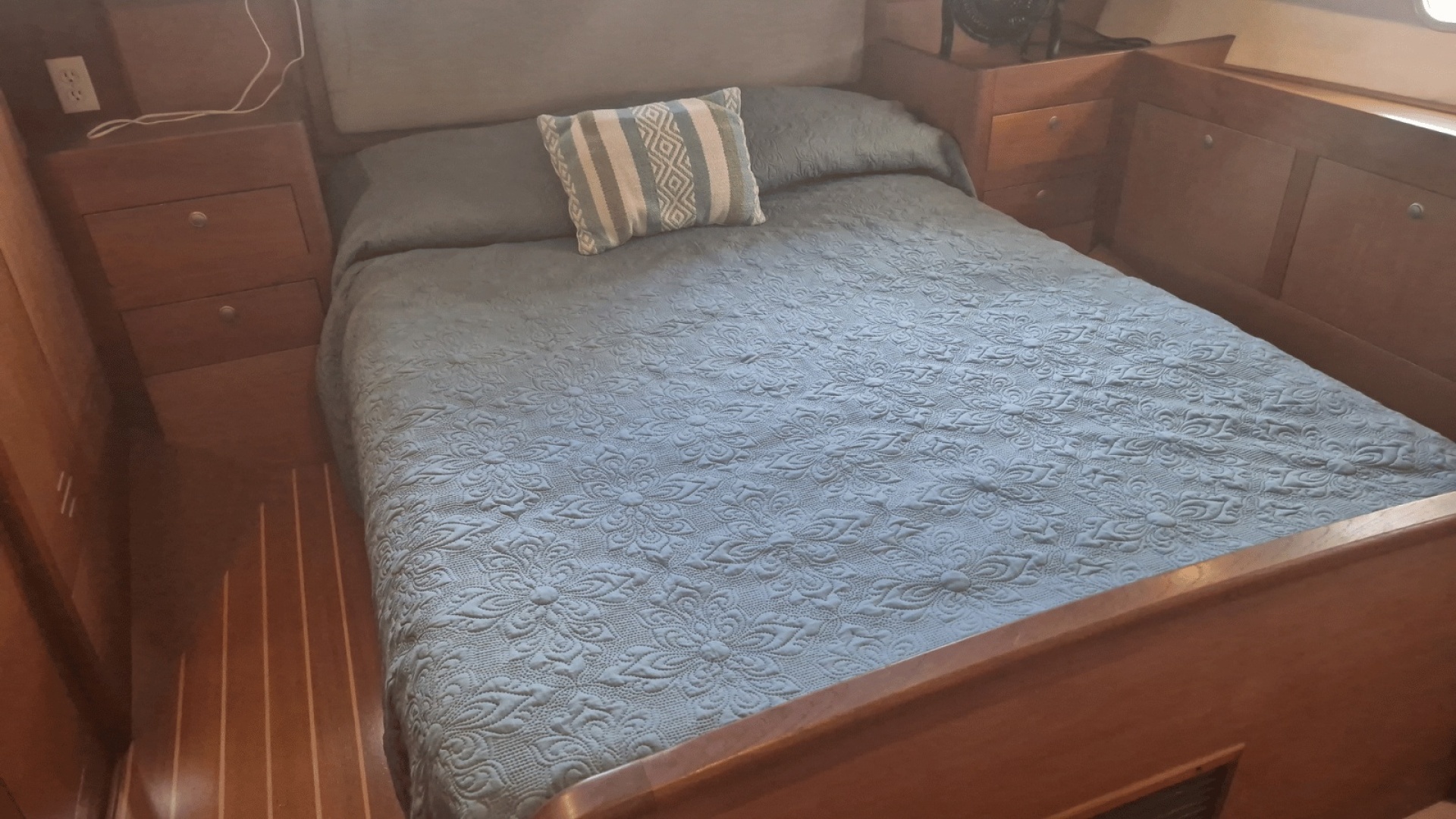 Paws amp Chill 42ft Hunter Yacht For Sale Paws amp Chill 42ft Hunter Yacht For Sale