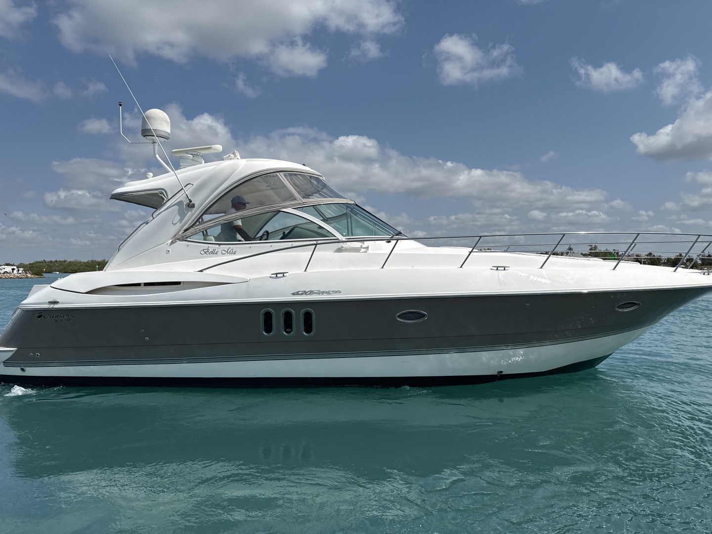 2006 Cruisers Yachts 420 Express
