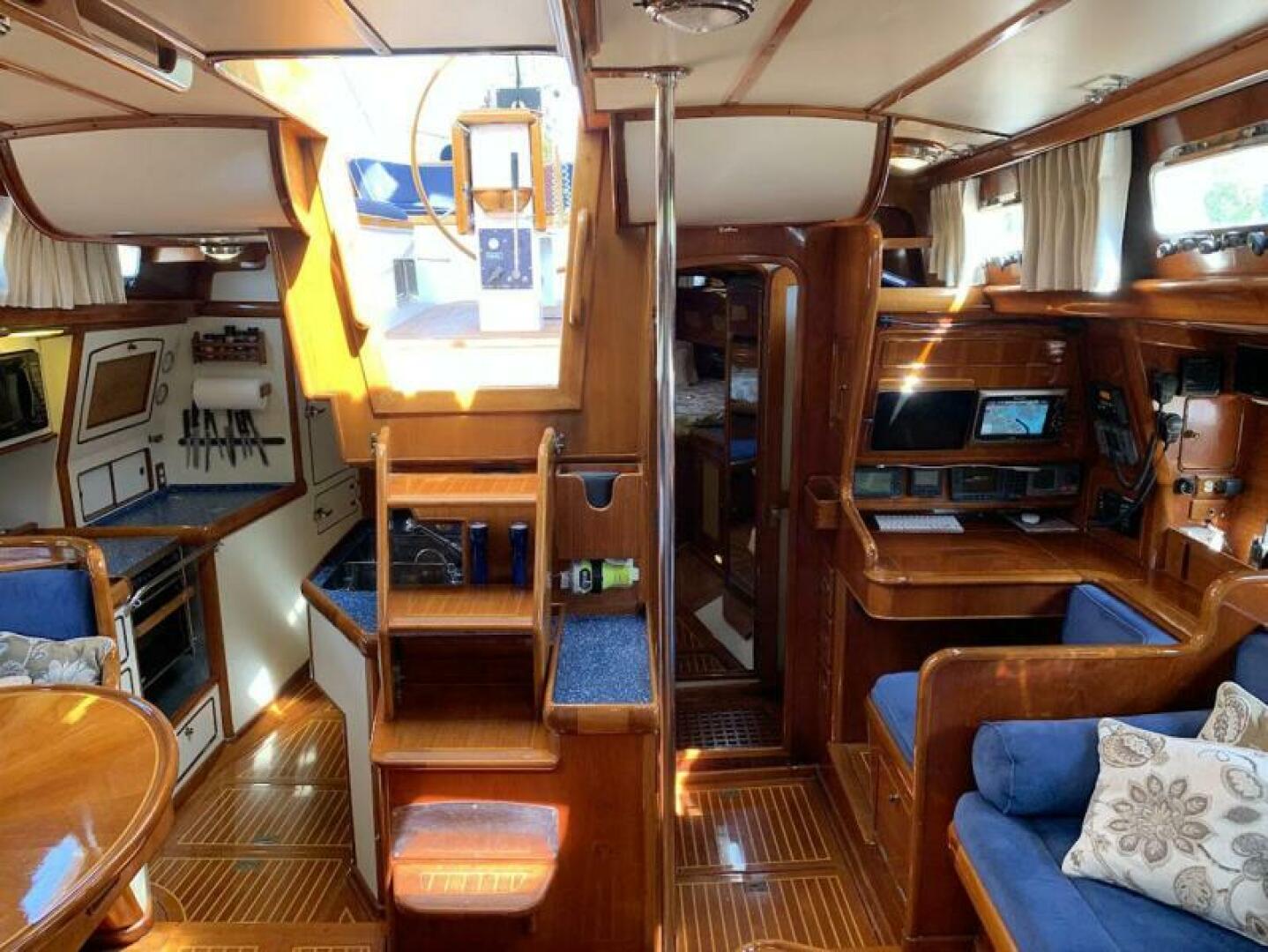 Salon Looking Aft