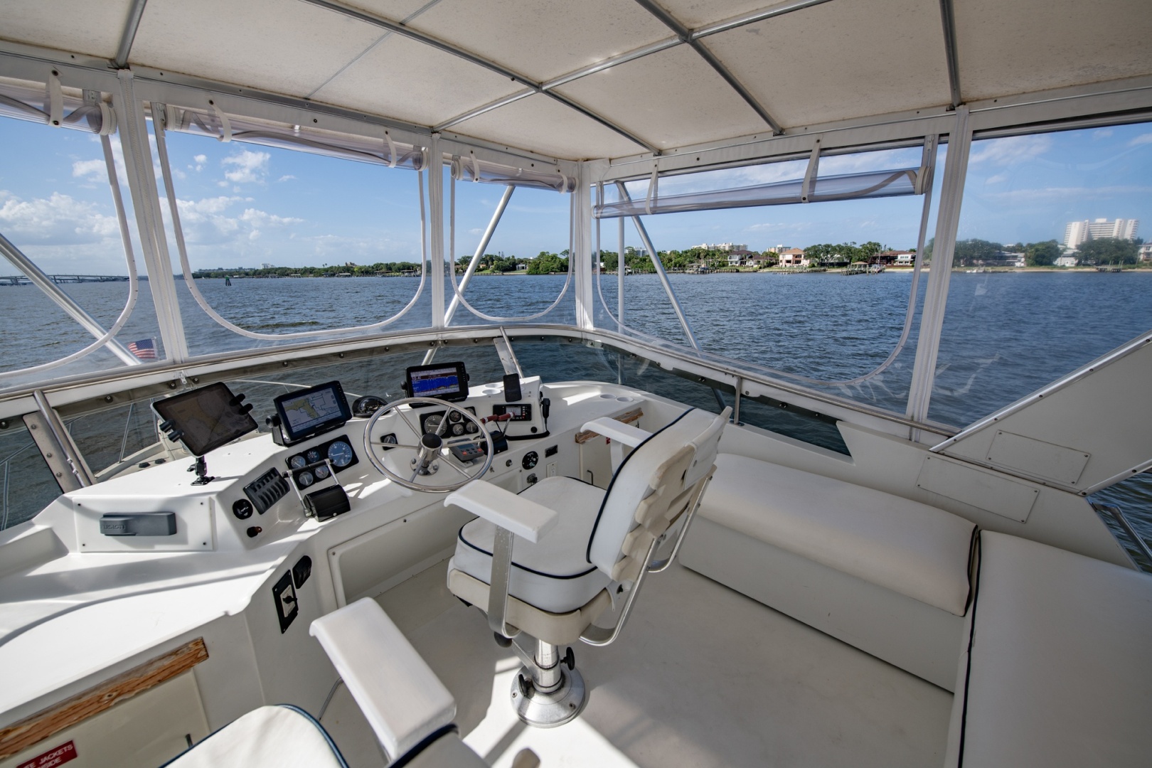 1988 Tollycraft 44 Cockpit M.Y.