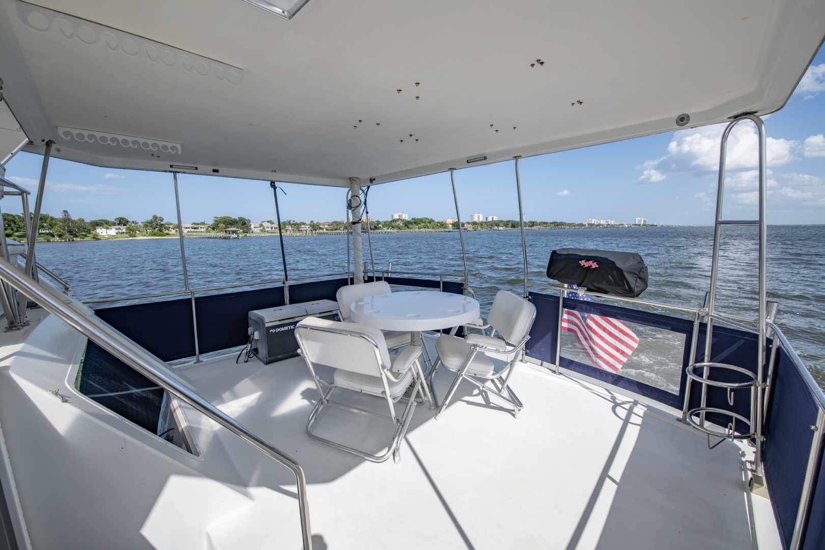1988 Tollycraft 44 Cockpit M.Y.