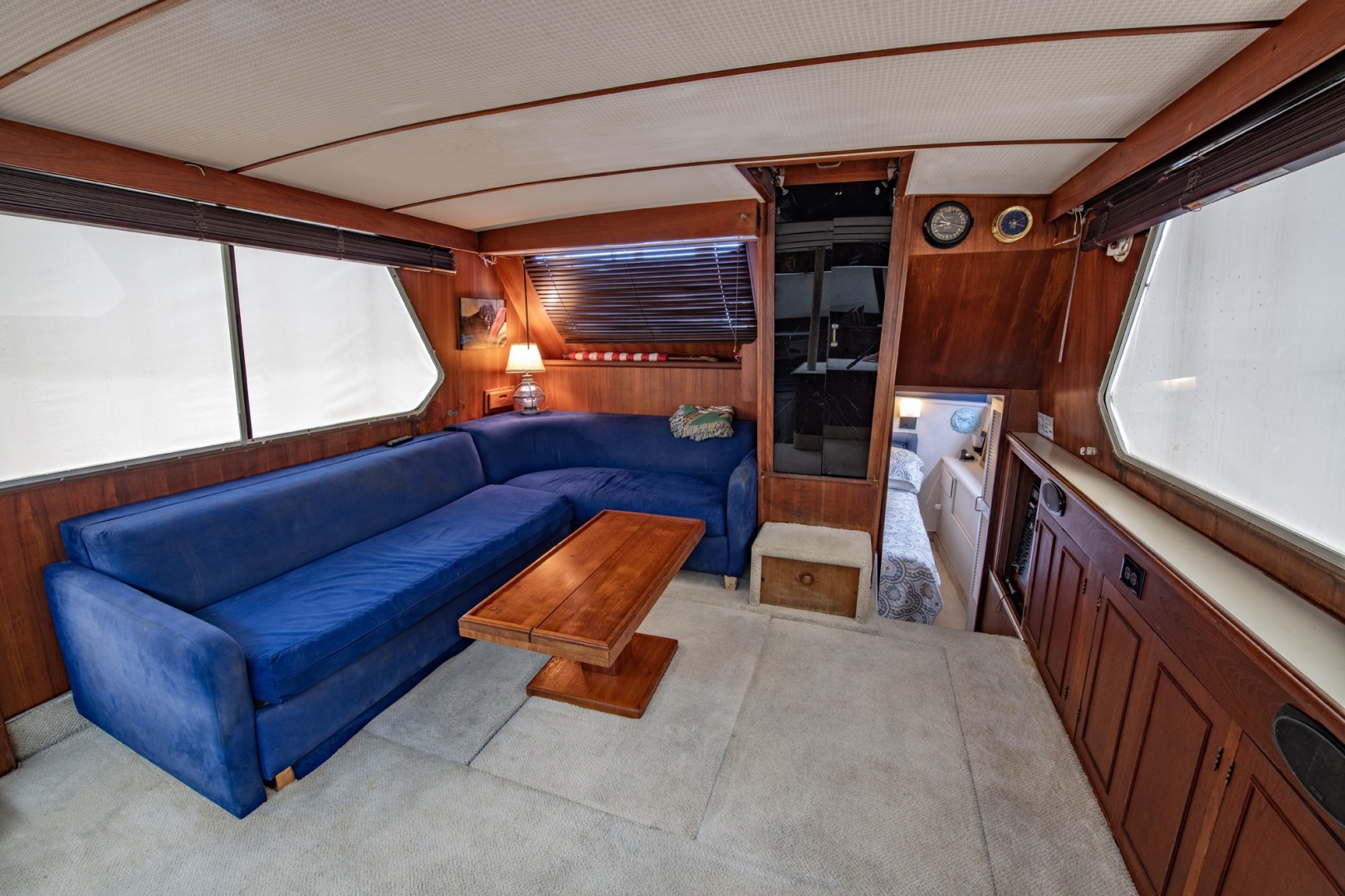1988 Tollycraft 44 Cockpit M.Y.